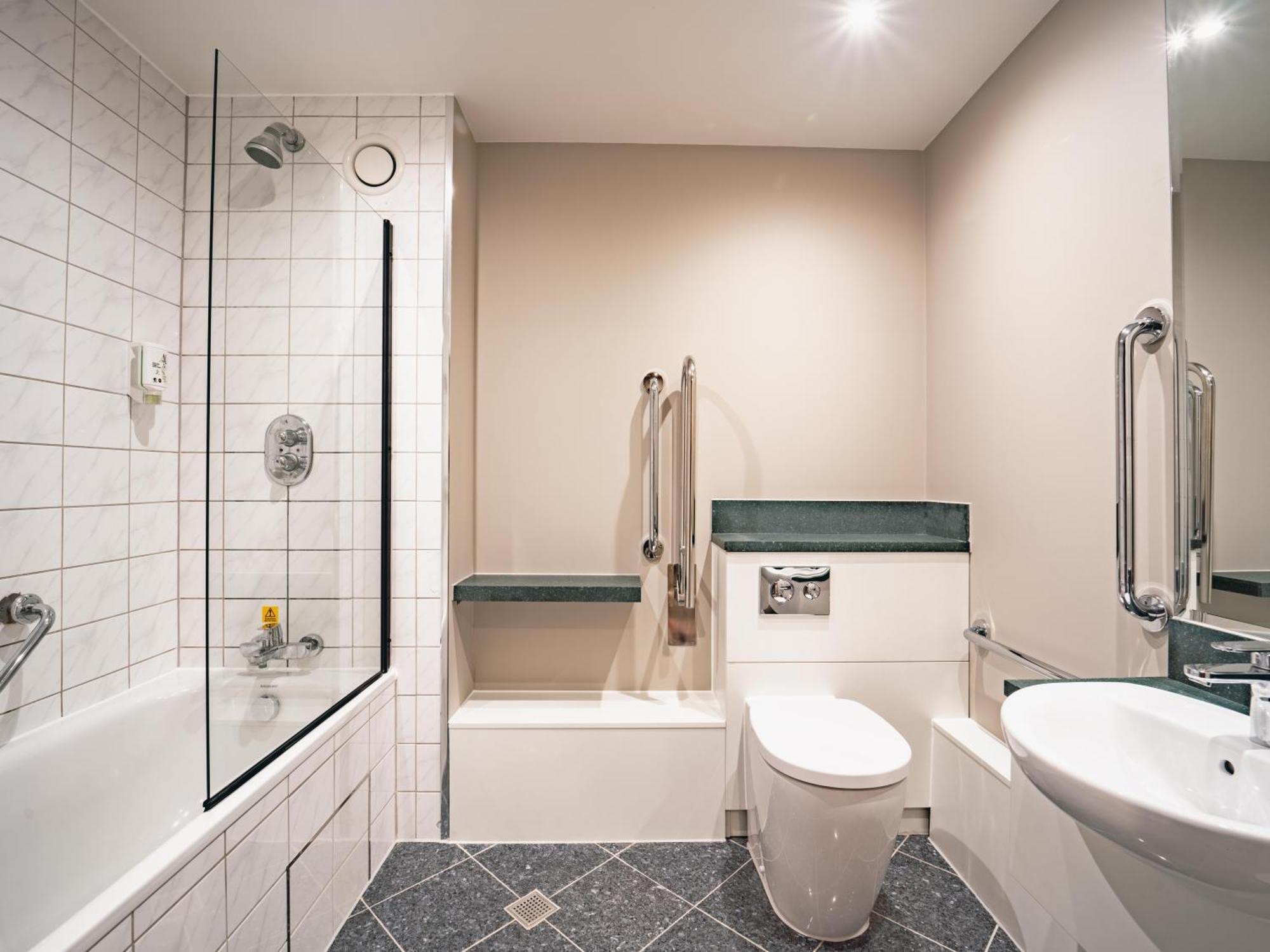 B&B Hotel London Heathrow Slough Extérieur photo