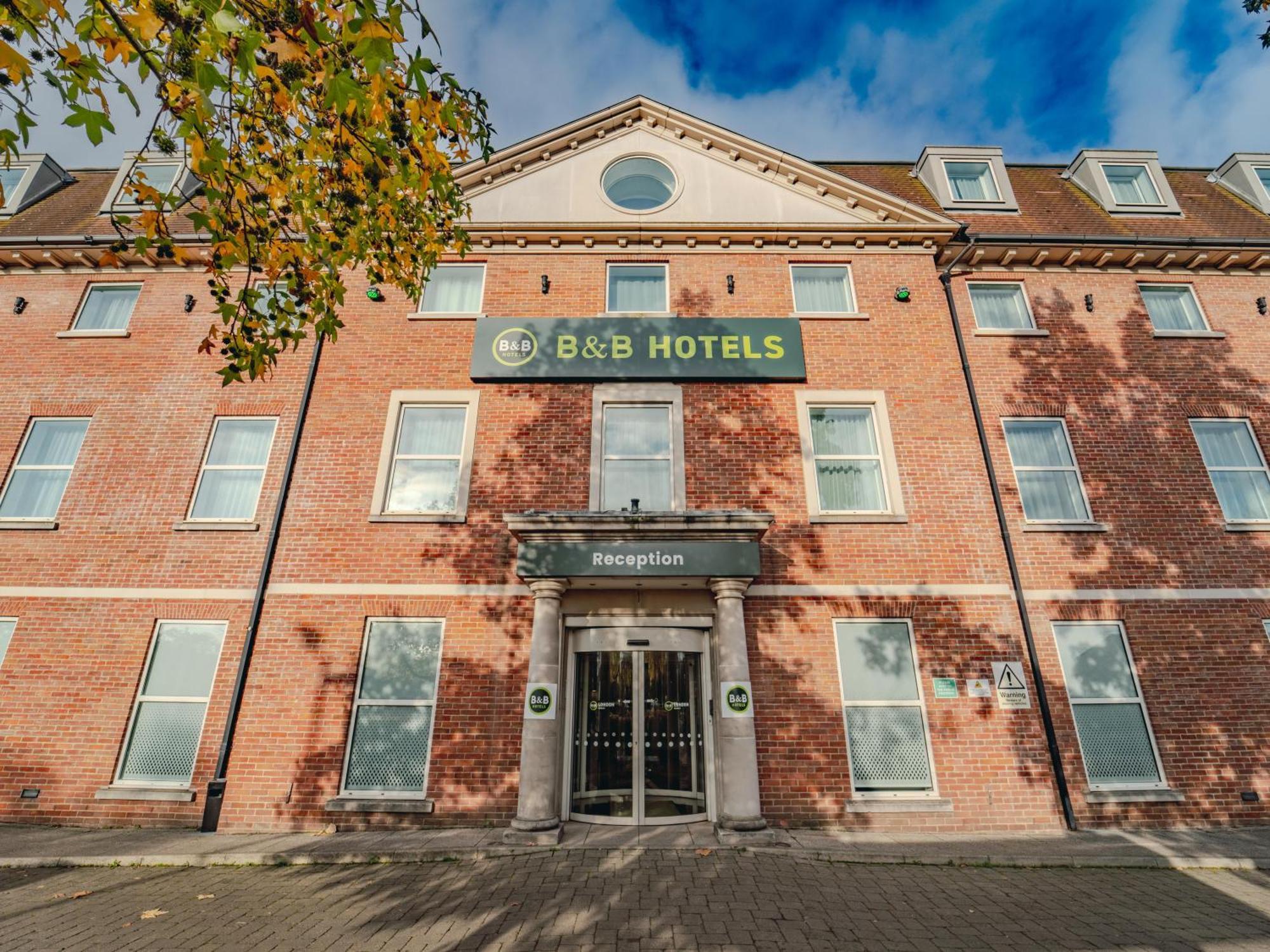 B&B Hotel London Heathrow Slough Extérieur photo