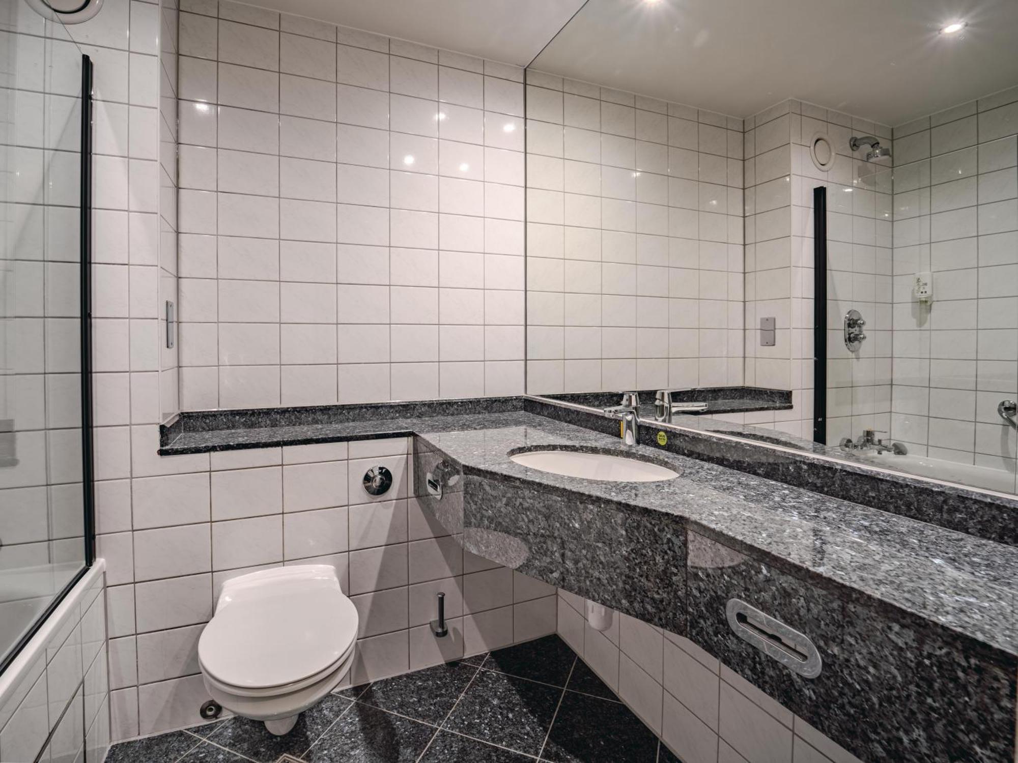 B&B Hotel London Heathrow Slough Extérieur photo