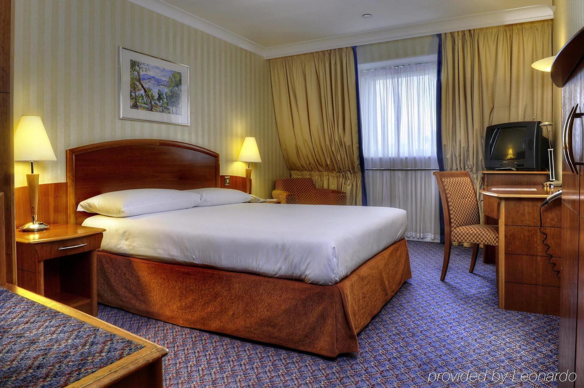 B&B Hotel London Heathrow Slough Extérieur photo